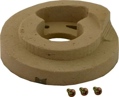 Wärmedämmplatte für einen Brenner, hergestellt aus einem formbaren Material, zusammen mit drei Schrauben. Geeignet für Heizsysteme der Marke Wolf.